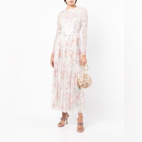 Needle & Thread Dresses & Skirts - Needle & Thread
floral-embroidered flared dress 